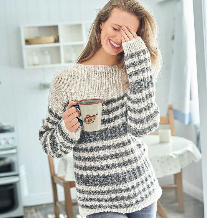Как связать свитер спицами: описание схем для начинающих и фото самых красивых свитеров