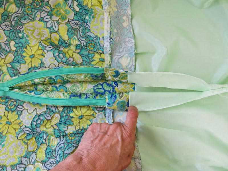 Как вшить потайную молнию в платье на спине или в боковой шов без лапки