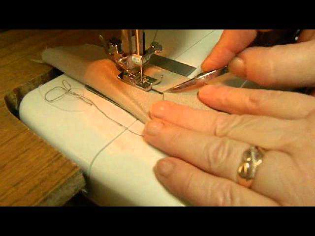 Почему не шьет швейная машинка: шьет ручная, пропускает стежки при шитье и их нет, что делать, путается нижняя нить и снизу борода