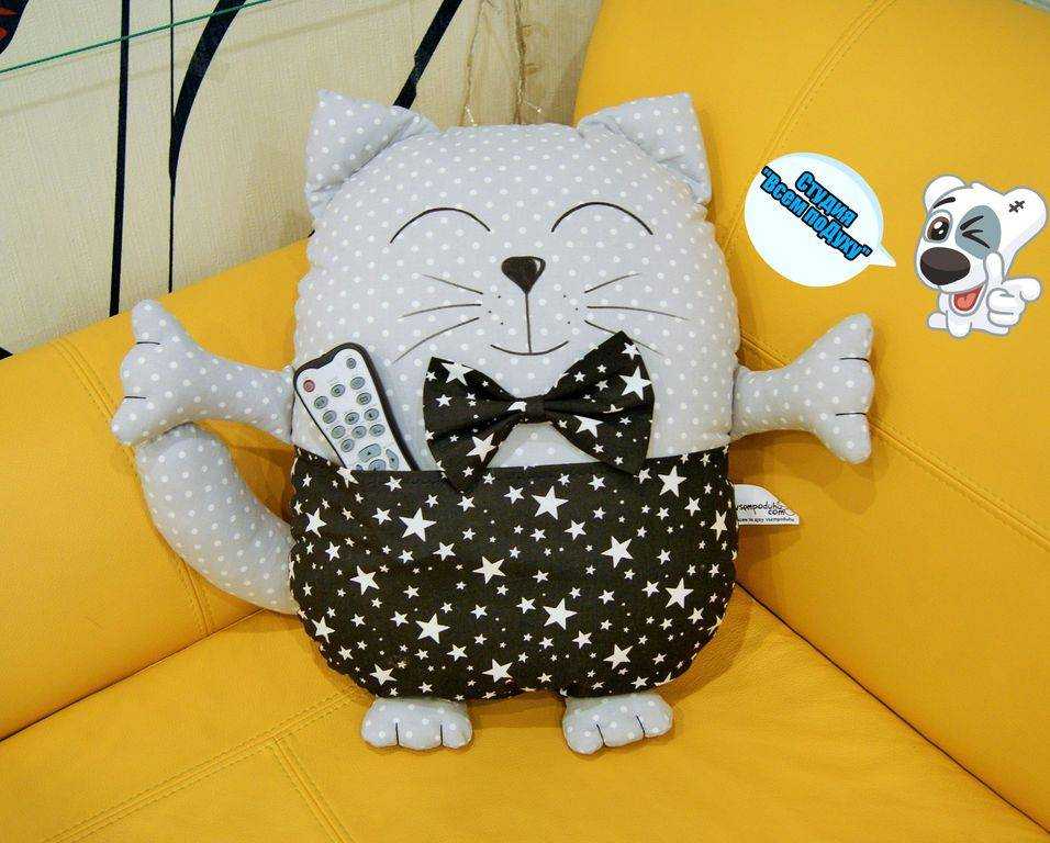 Характер кошки по подушечкам. Кот-подушка. Подушка кошка. Котики из ткани. Игрушки для подушки.