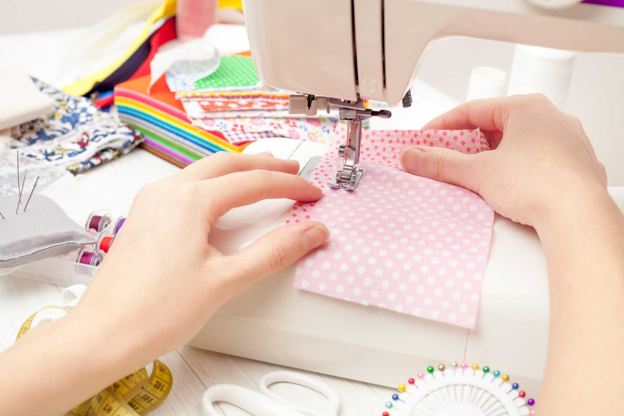 Швейная машина пропускает стежки, пропуски в строчке при шитье – причины