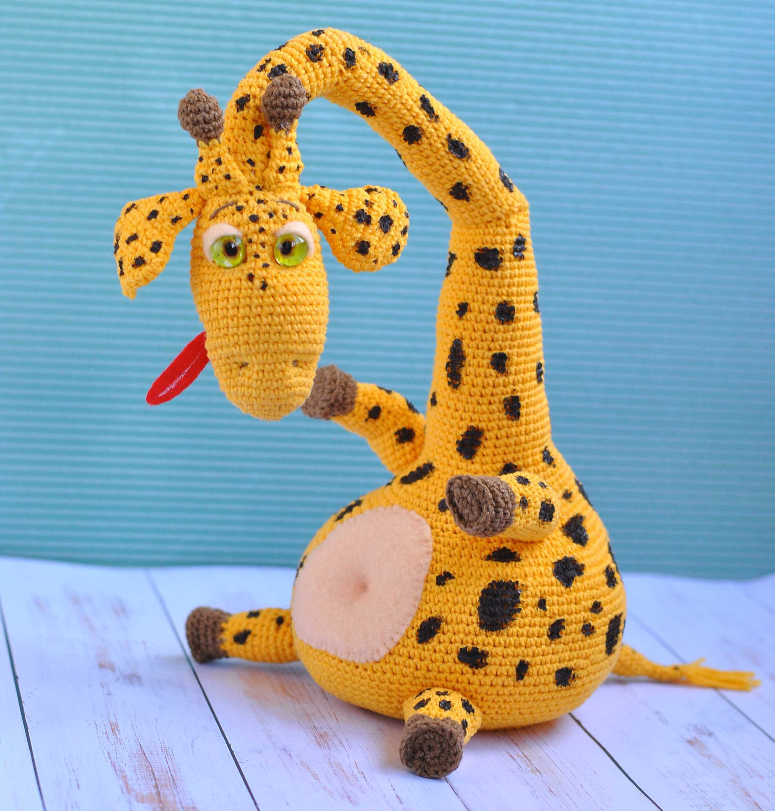 Жираф гарри от amanda berry. вяжем игрушку спицами.