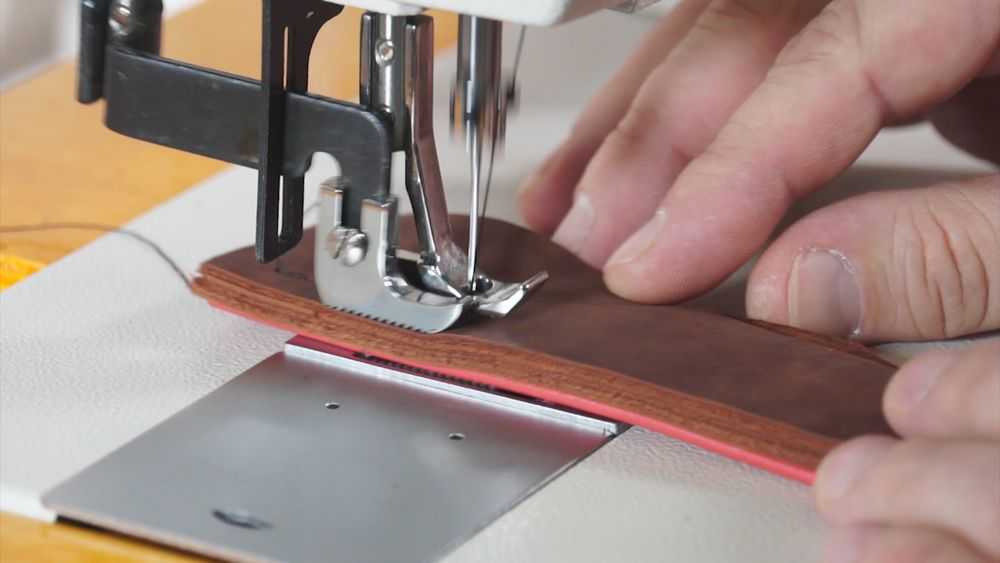 Как шить кожу на швейной машинке: простые иглы для шитья на бытовой машине, какой лапкой прошить кожзам, правильно сшить экокожу